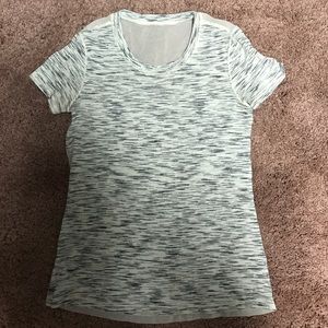 Lululemon Size 4 Workout Shirt with mesh back